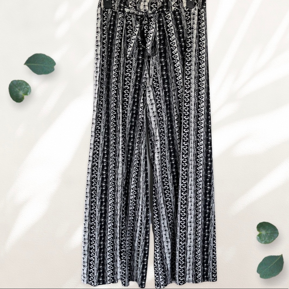 Wide leg, flowy, black and white, boho, split-leg pants. Size L